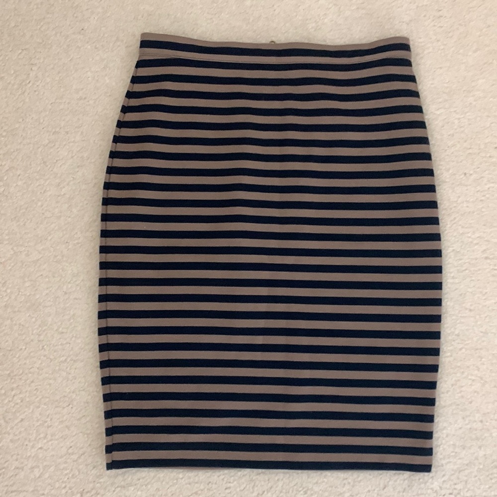 Pencil skirt with stripes